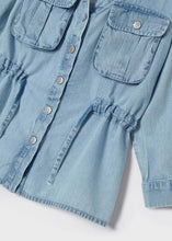 Load image into Gallery viewer, Girl's denim jacket with hood. mayoral 3425 denim jacket for a girl. Light blue denim girls jacket detail
