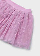 Load image into Gallery viewer, Girls mauve-pink tulle skirt and white top with floral motif. Girl&#39;s tutu skirt and pretty top available to buy on kidstuff.ie. Mayoral 3953. girl&#39;s outfit Skirt detail

