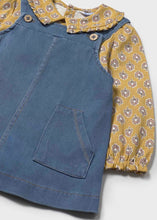 Load image into Gallery viewer, girl&#39;s blue denim A-line pinafore dress with  honey-yellow printed long sleeved blouse with collar. Mayoral set 2926 available on kidstuff.ie
