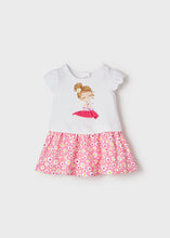 Load image into Gallery viewer, Baby dress in pink. Sustainable cotton, stretchy and comfortable jersey. Sweet little girl motif with 3d details, round neckline and scalloped cap sleeves. The skirt of the dress has an all-over daisy print in pink and white with touches of yellow. Mayoral 1941 baby dress.
